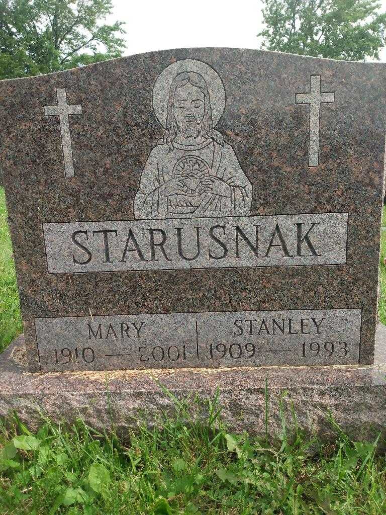 Stanley Starusnak's grave. Photo 3