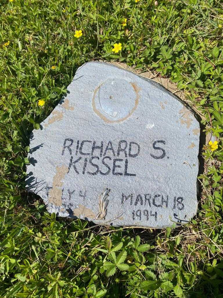 Richard S. Kissel's grave. Photo 3