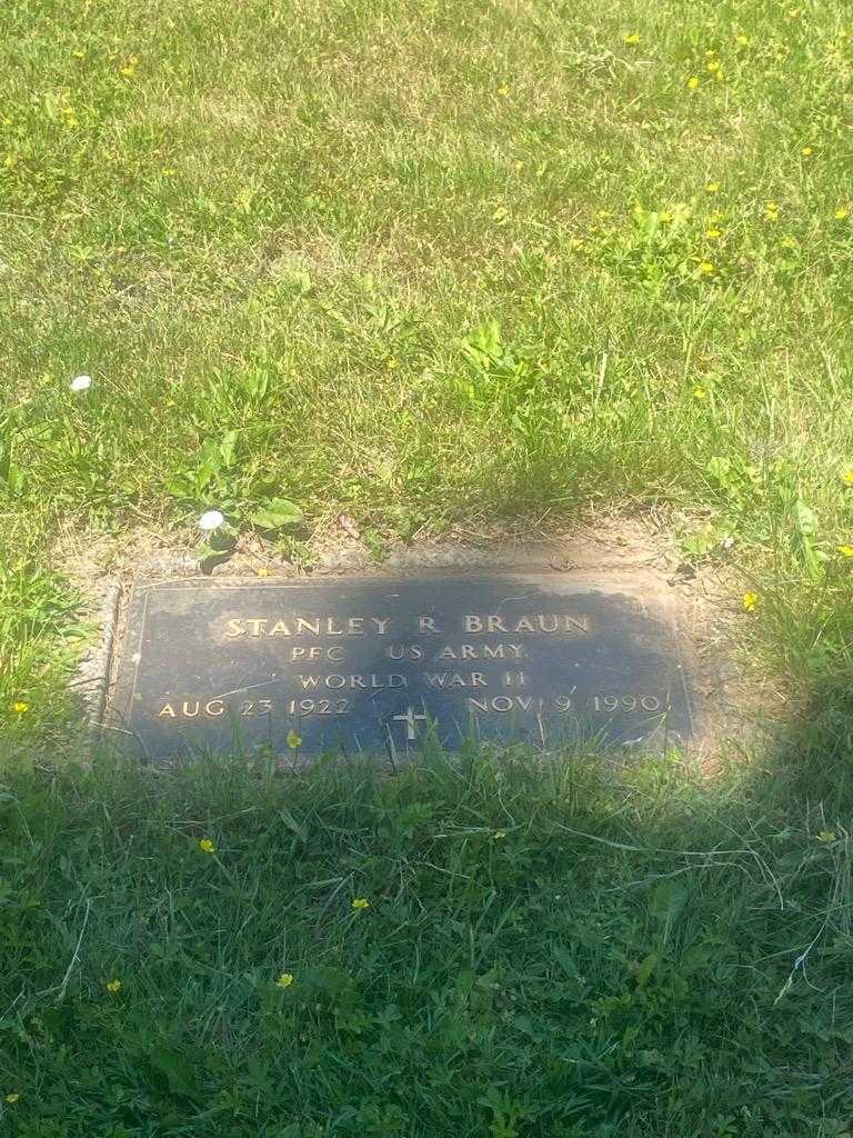 Stanley R. Braun's grave. Photo 3