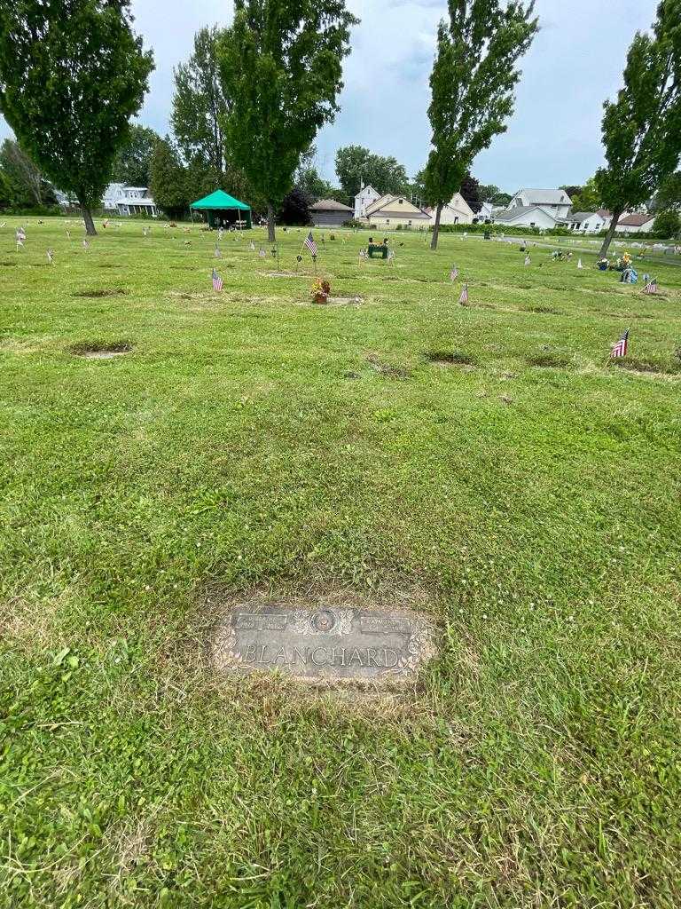 Raymond E. Blanchard's grave. Photo 1