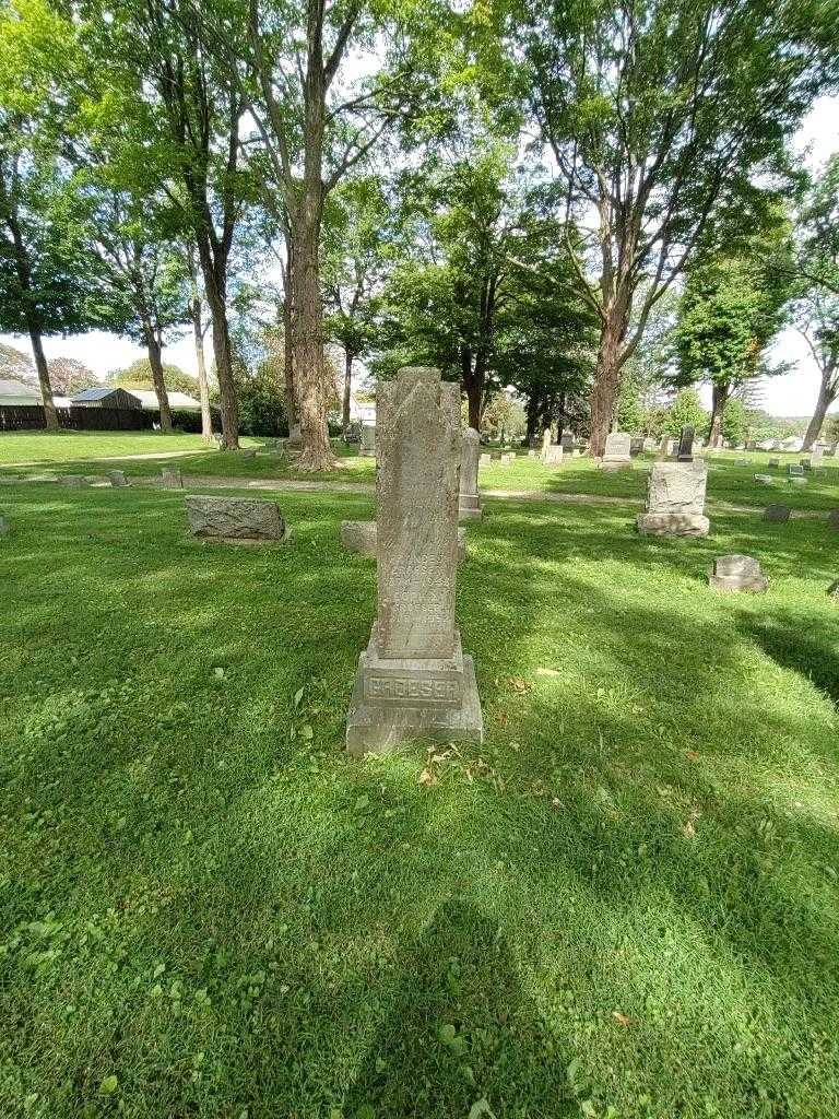 Frances Groeser's grave. Photo 1