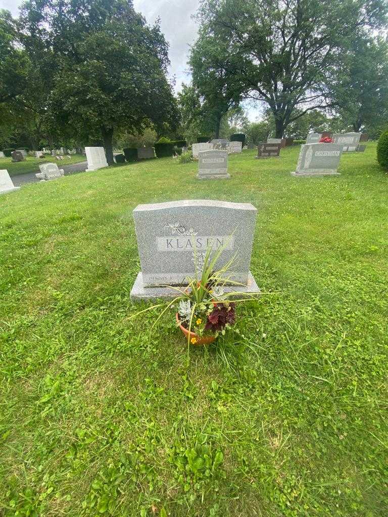 Alfred W. Klasen's grave. Photo 1