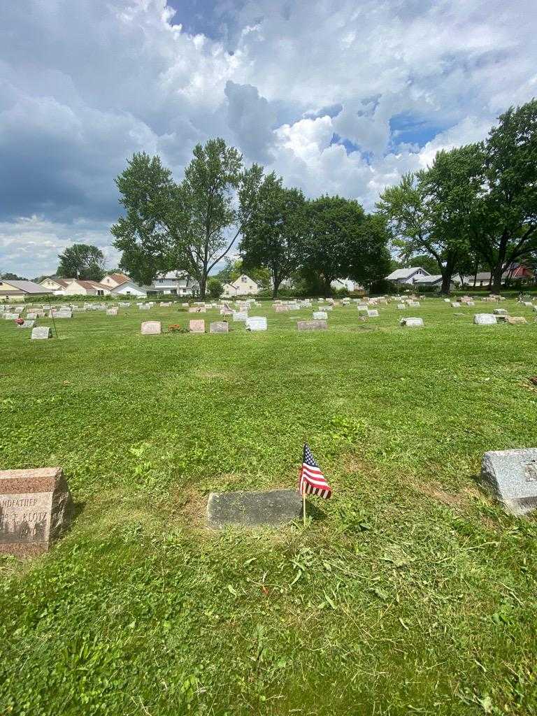 Melvin J. Klosheim's grave. Photo 1