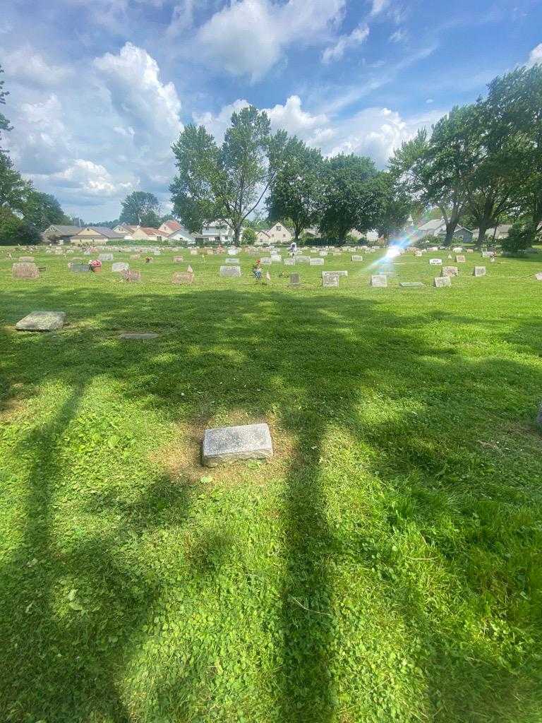 Mary E. Vanderhoff's grave. Photo 1