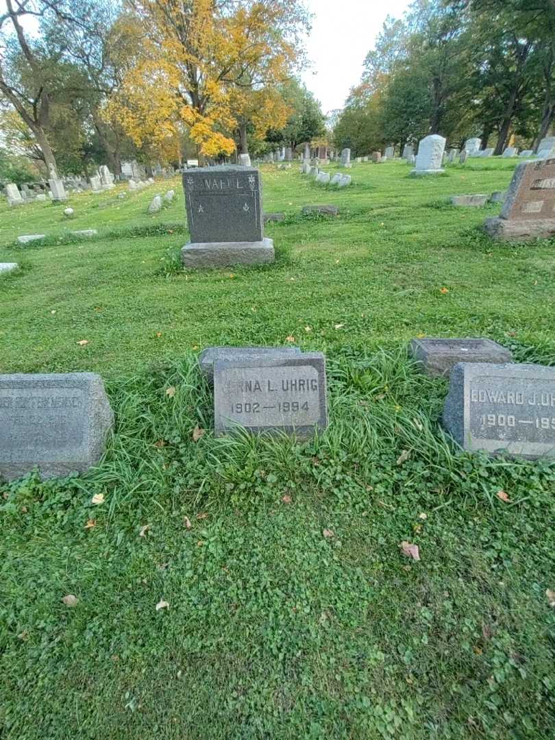 Verna L. Uhrig's grave. Photo 1