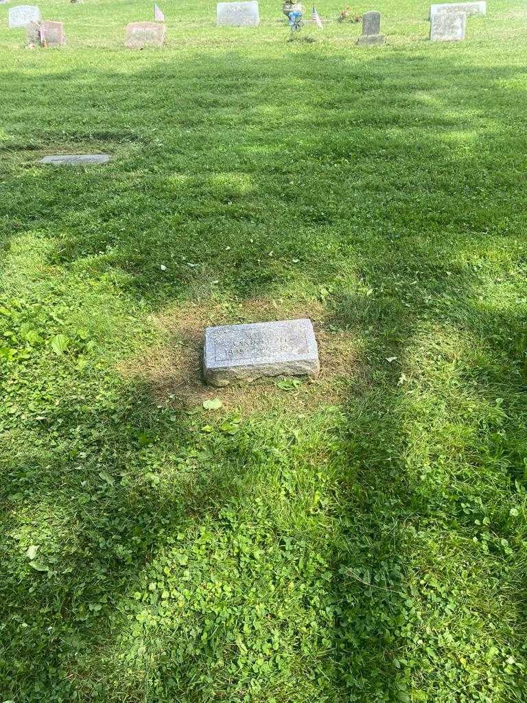 Mary E. Vanderhoff's grave. Photo 2