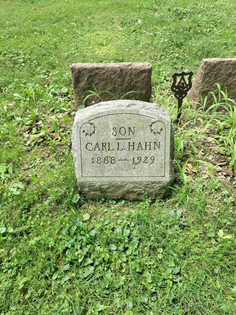 Carl L. Hahn's grave. Photo 1
