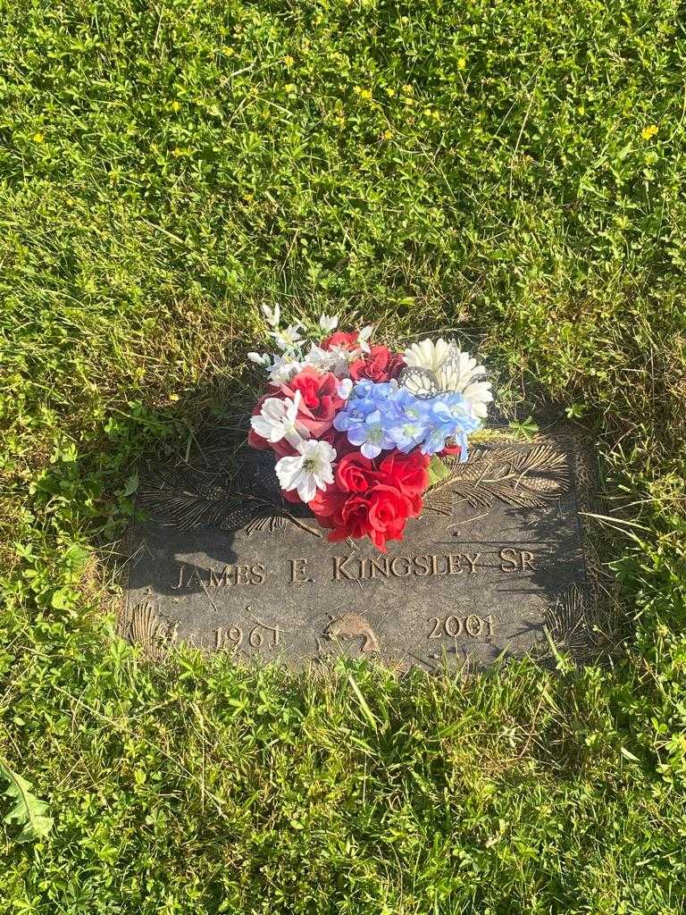 James E. Kingsley Senior's grave. Photo 3