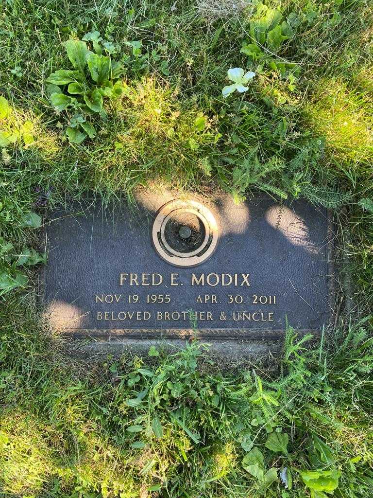 Fred E. Modix's grave. Photo 3