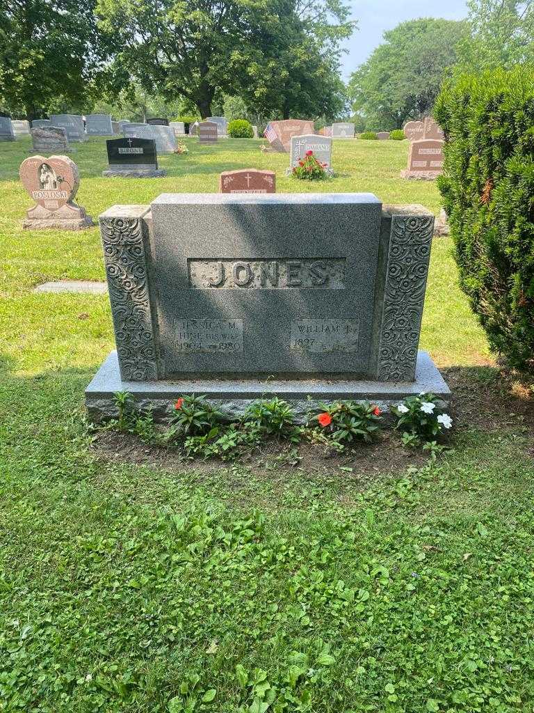 William T. Jones's grave. Photo 2