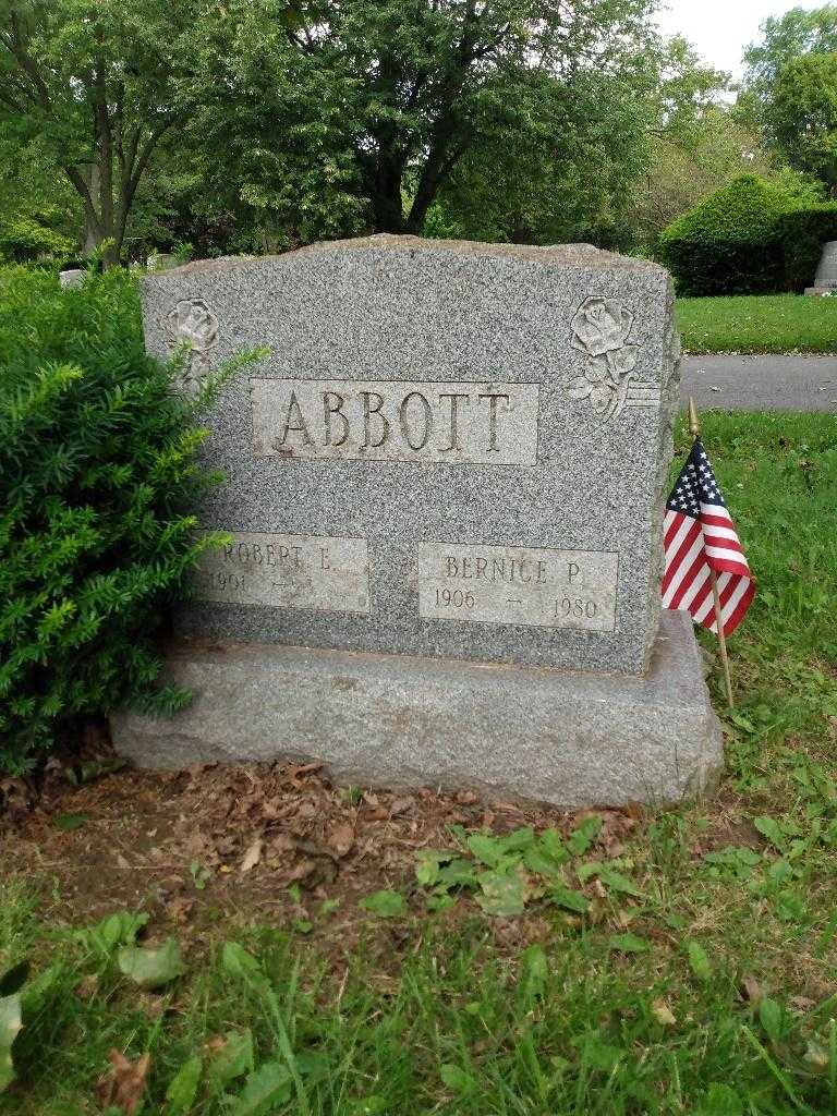 Bernice P. Abbott's grave. Photo 1