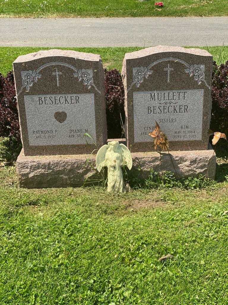 Kim Mullett Besecker's grave. Photo 3