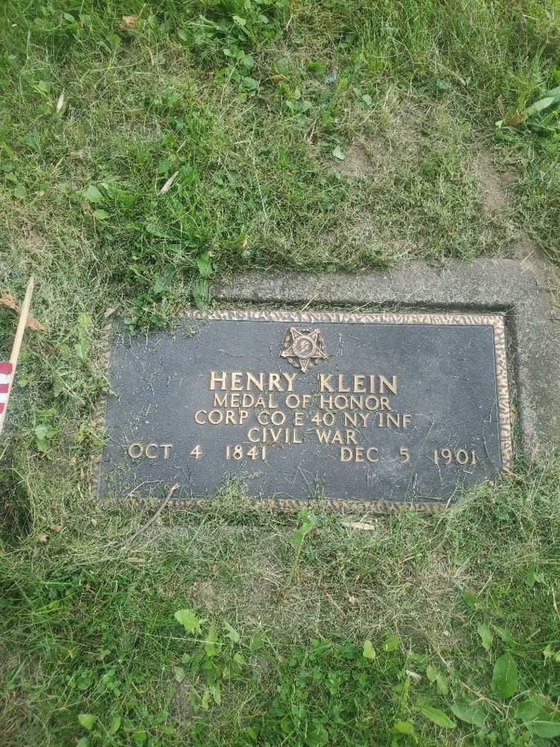 Henry Klein's grave. Photo 4