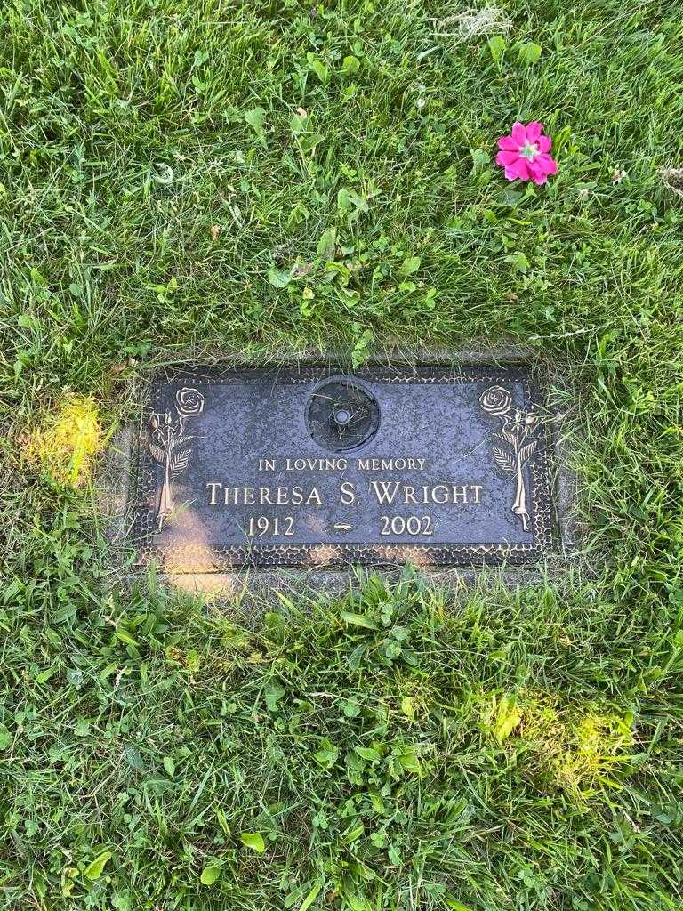 Theresa S. Wright's grave. Photo 3