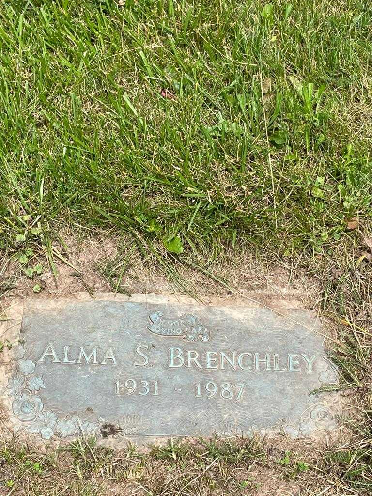 Alma S. Brenchley's grave. Photo 3