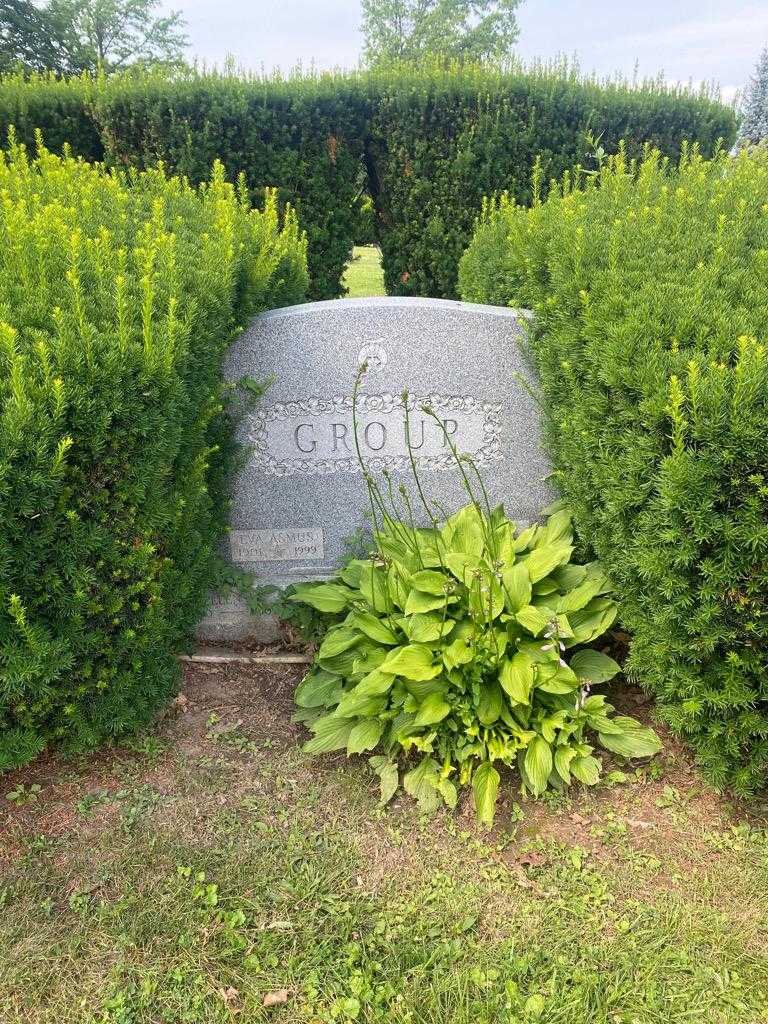 Eva Asmus Group's grave. Photo 2