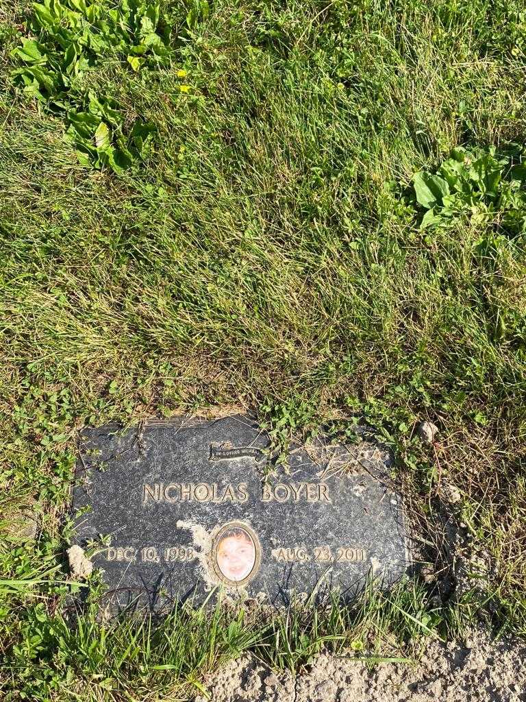 Nicholas Boyer's grave. Photo 3
